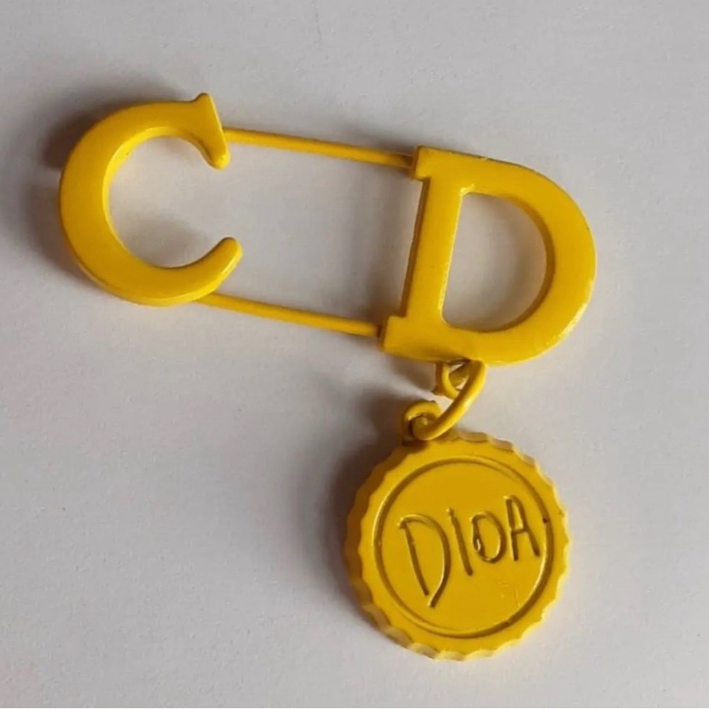 Dior - Yellow Dior authentic pin